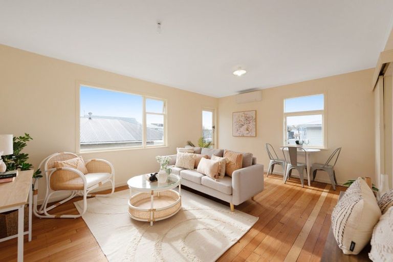 Photo of property in 5/139 Queens Drive, Lyall Bay, Wellington, 6022