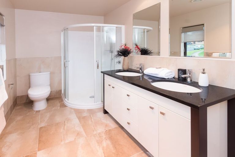 Photo of property in 2 Lucca Crescent, Flat Bush, Auckland, 2019