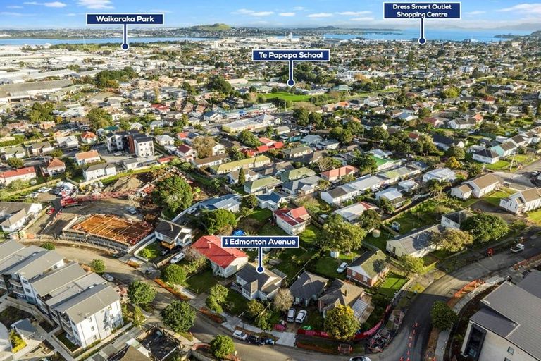 Photo of property in 1 Edmonton Avenue, Onehunga, Auckland, 1061