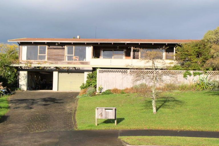 Photo of property in 4 Colleen Court, Cockle Bay, Auckland, 2014