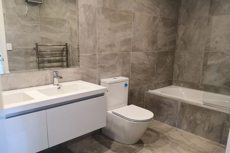 Photo of property in 22c Dallinghoe Crescent, Milford, Auckland, 0620