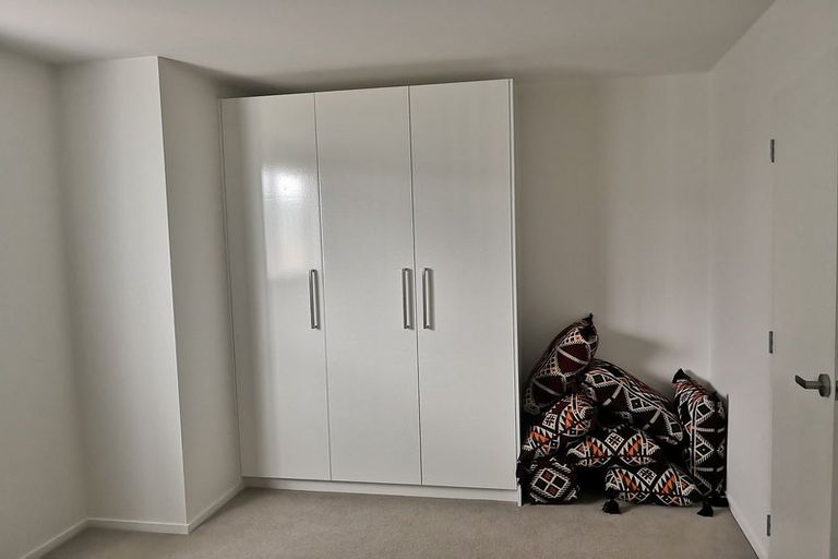 Photo of property in 9b Poruru Close, Papakura, 2110