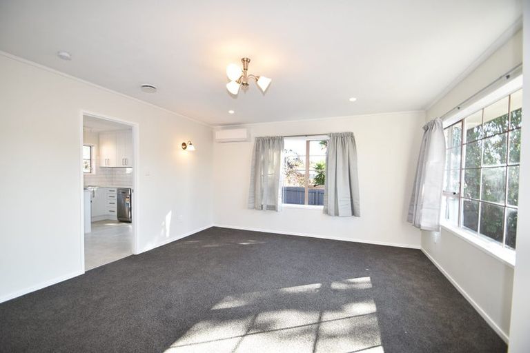 Photo of property in 9 Wairata Place, Te Atatu South, Auckland, 0610