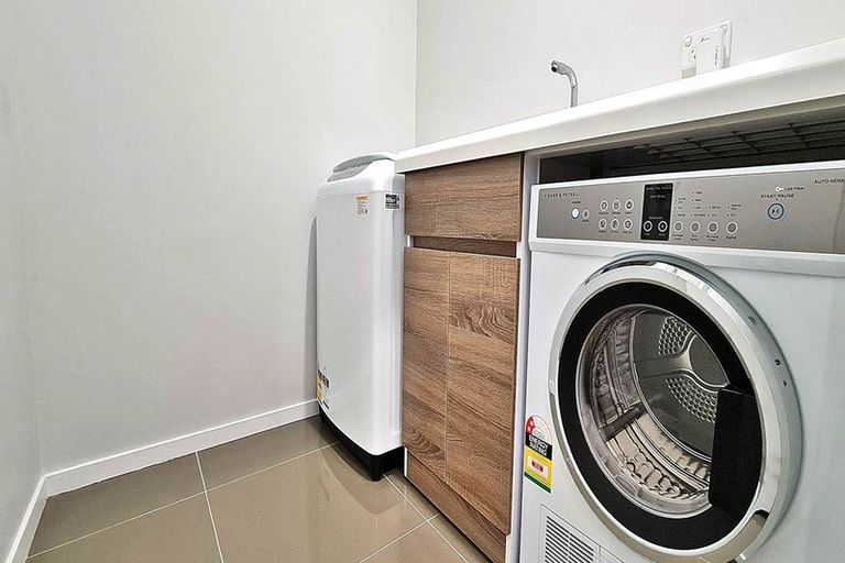 Photo of property in 2 Beardmore Lane, Papakura, 2110