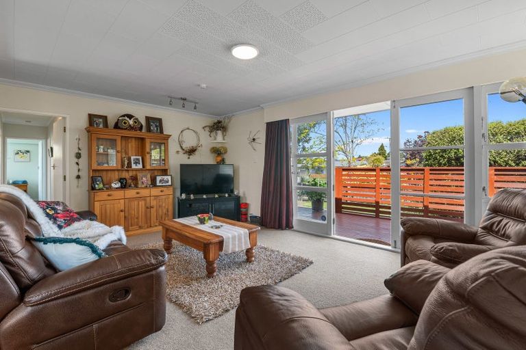 Photo of property in 3 Tawavale Street, Pukehangi, Rotorua, 3015