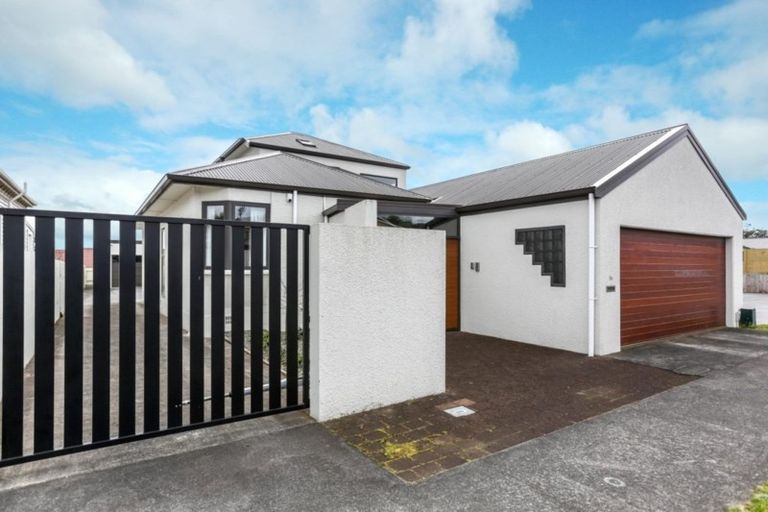 Photo of property in 116 Vivian Street, New Plymouth, 4310
