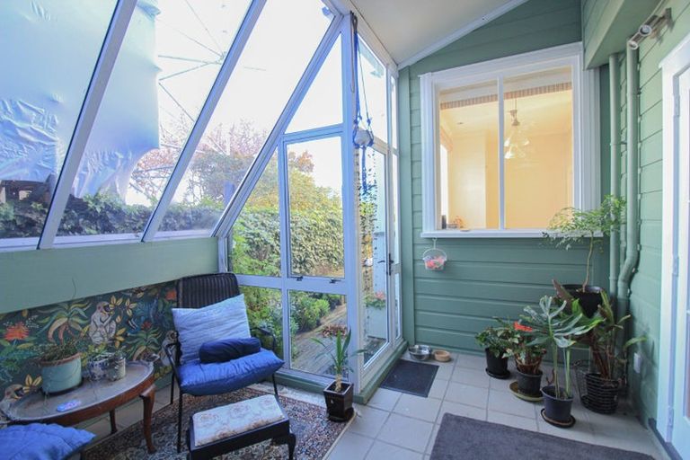 Photo of property in 16 Newman Terrace, Thorndon, Wellington, 6011