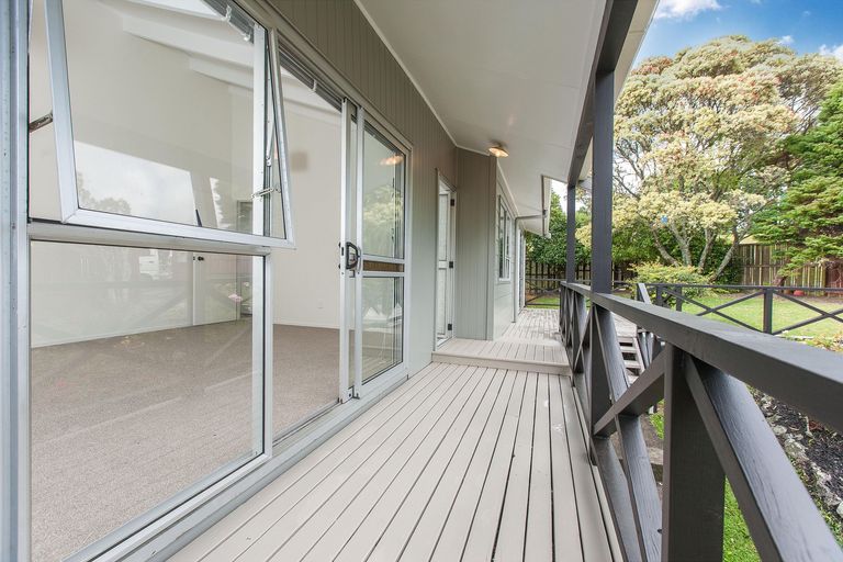 Photo of property in 1/1 Celeste Place, Totara Vale, Auckland, 0627