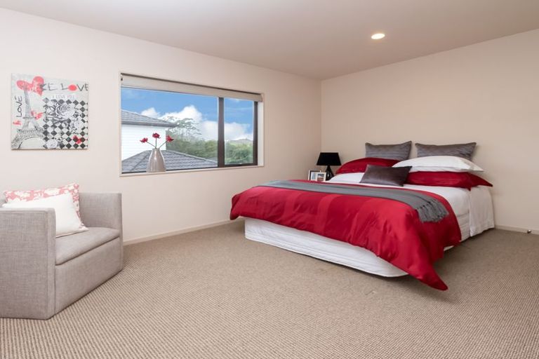 Photo of property in 2 Lucca Crescent, Flat Bush, Auckland, 2019