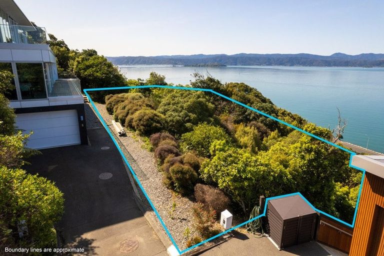 Photo of property in 22 Sovereign Point, Kaiwharawhara, Wellington, 6035