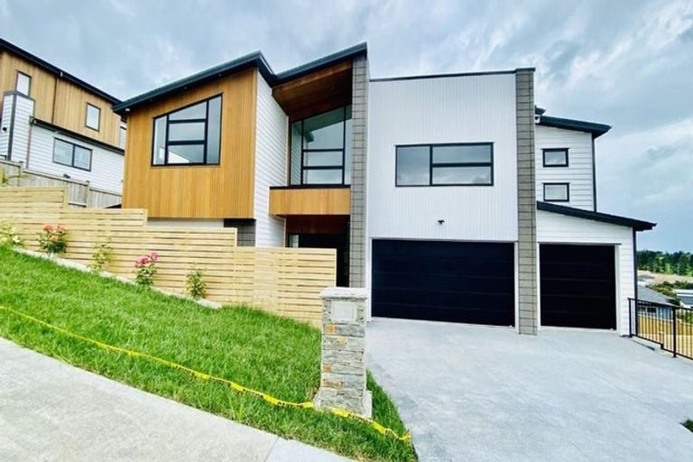 Photo of property in 25 Colliston Rise, Pinehill, Auckland, 0632