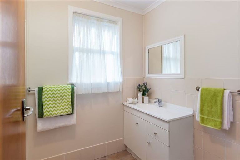 Photo of property in 27 Riverpark Crescent, Henderson, Auckland, 0610