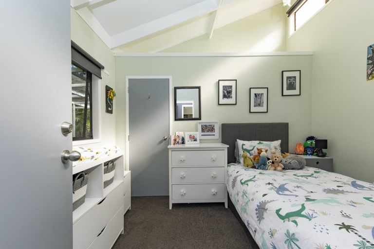 Photo of property in 125 Seaview Road, Piha, 0772