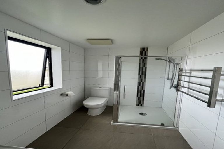 Photo of property in Apollo Apartments, 1/46g Rosedale Road, Rosedale, Auckland, 0632