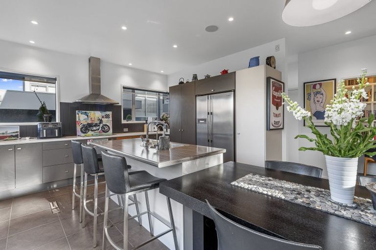 Photo of property in 30b Oceanview Road, Mount Maunganui, 3116