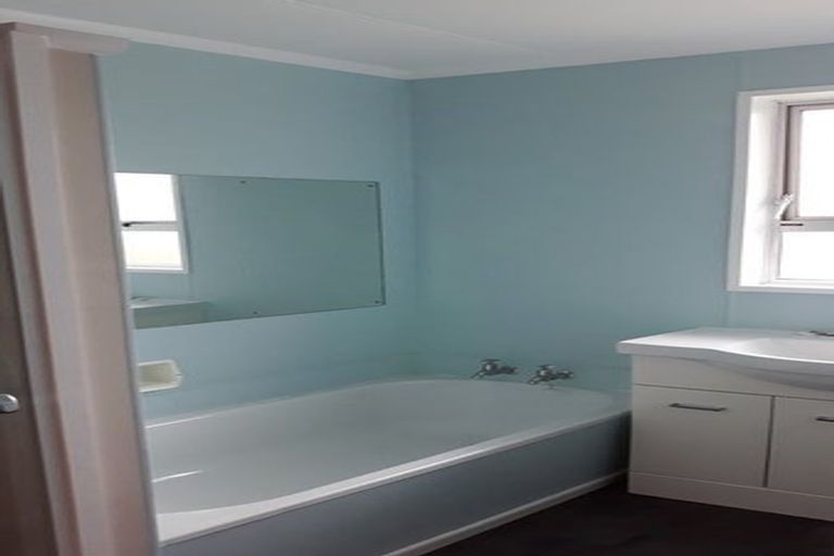 Photo of property in 4 Acacia Street, Kelvin Grove, Palmerston North, 4414