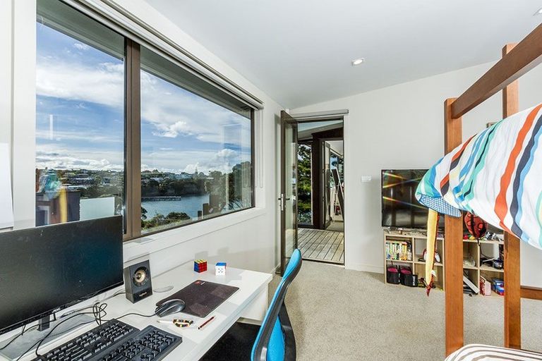 Photo of property in 5a Bournemouth Terrace, Murrays Bay, Auckland, 0630