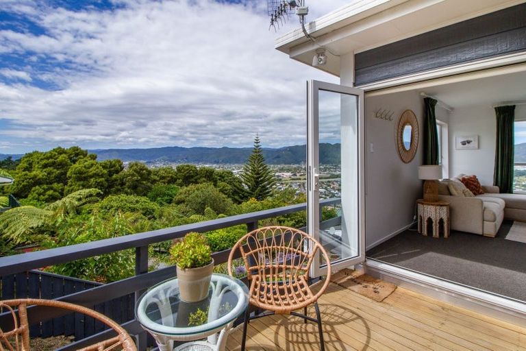 Photo of property in 1 Jacaranda Grove, Maungaraki, Lower Hutt, 5010