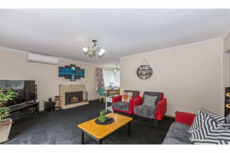 Photo of property in 1/23 Merton Avenue, Glenfield, Auckland, 0627