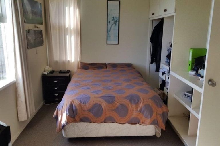 Photo of property in 20 Quigley Street, Newlands, Wellington, 6037