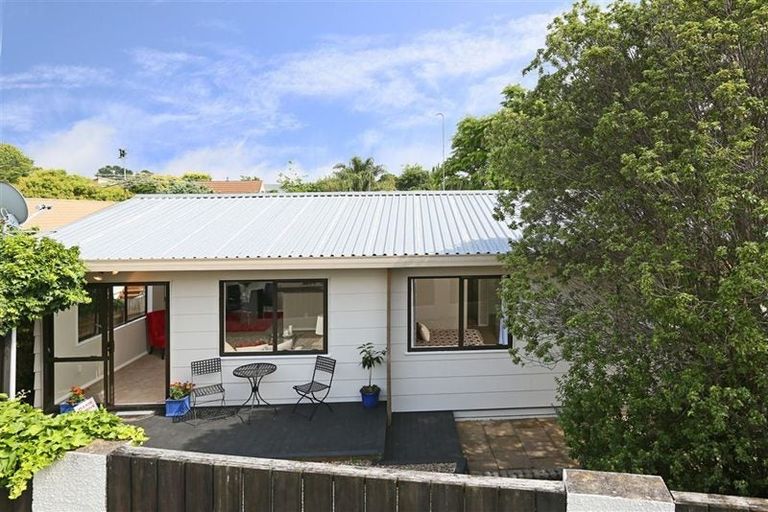 Photo of property in 122a Colwill Road, Massey, Auckland, 0614