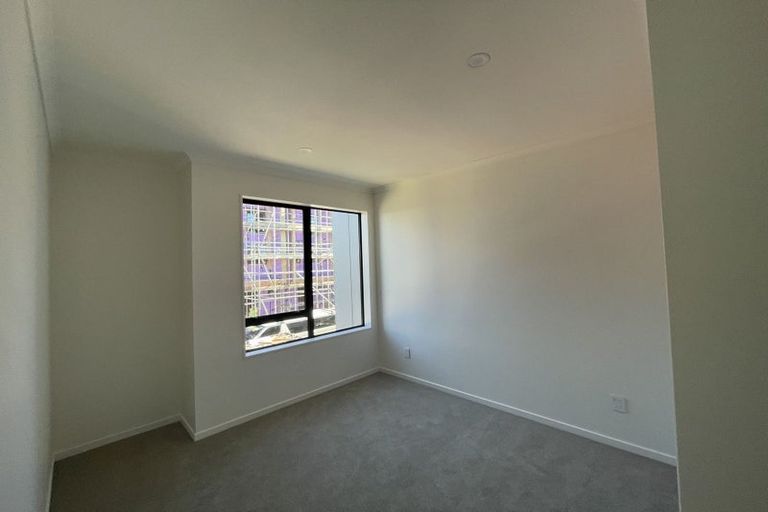 Photo of property in 30 Waipuhinui Way, Wiri, Auckland, 2104