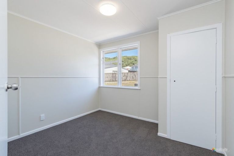 Photo of property in 33 Rangituhi Crescent, Takapuwahia, Porirua, 5022