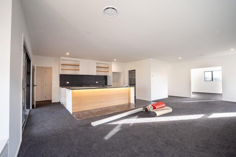 Photo of property in 44 Sardinia Grove, Fitzherbert, Palmerston North, 4410