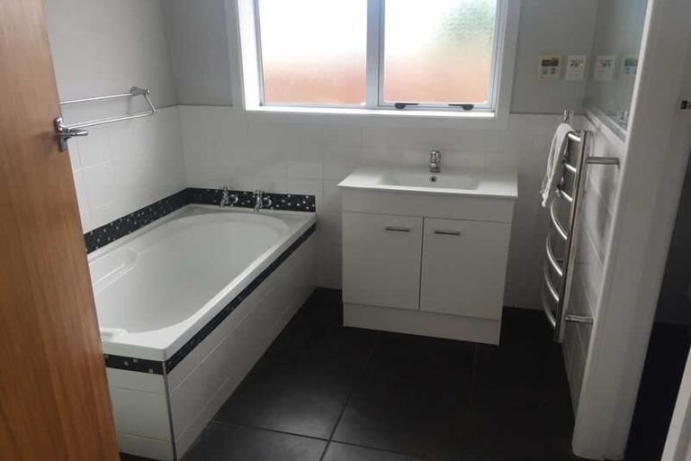 Photo of property in 8 Farrington Avenue, Bishopdale, Christchurch, 8053