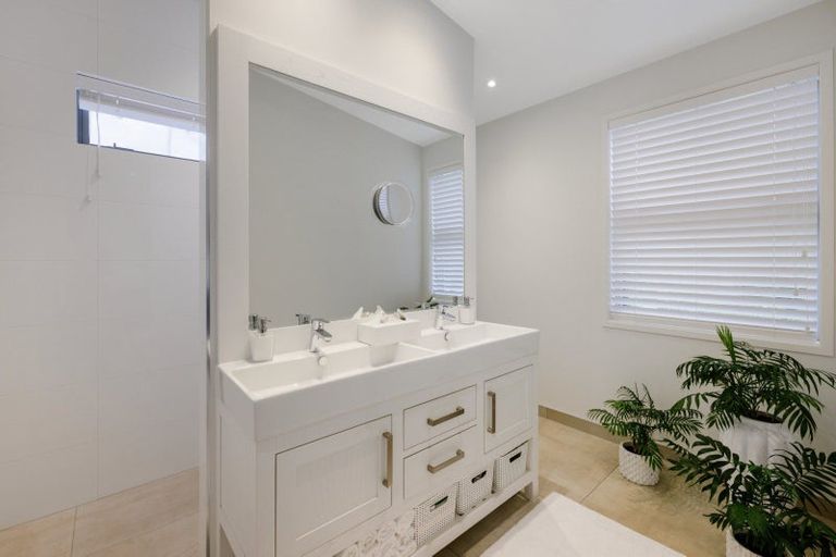 Photo of property in 1 Astelia Lane, Papamoa Beach, Papamoa, 3118