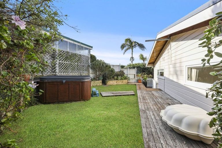 Photo of property in 13 Colmar Road, Mellons Bay, Auckland, 2014