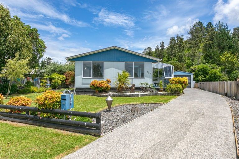 Photo of property in 124 Mckellar Place, Whangamata, 3620