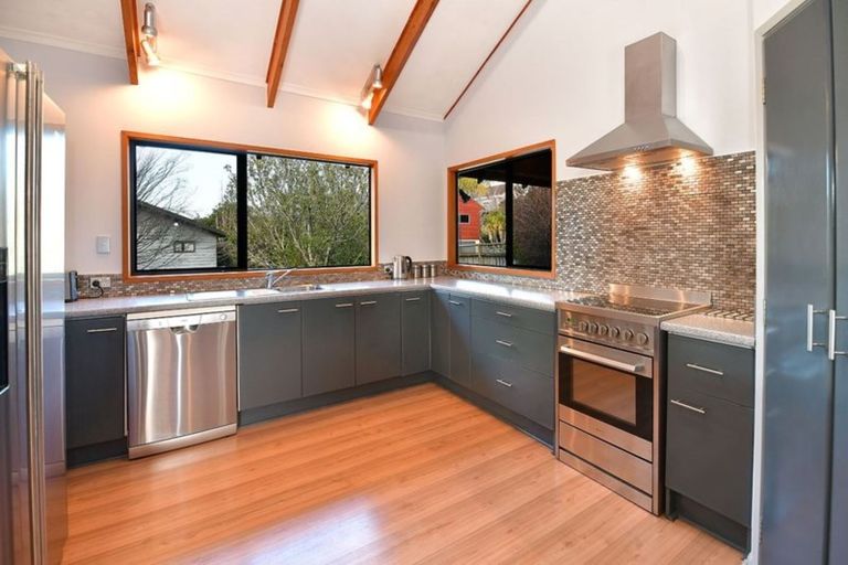 Photo of property in 70 Waiora Road, Stanmore Bay, Whangaparaoa, 0932