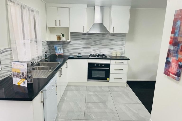 Photo of property in 2/11 Overton Road, Papatoetoe, Auckland, 2025