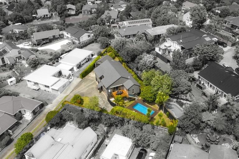 Photo of property in 14 King Richard Place, Browns Bay, Auckland, 0630
