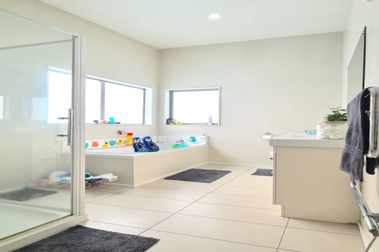 Photo of property in 34a Erlestoke Crescent, Churton Park, Wellington, 6037