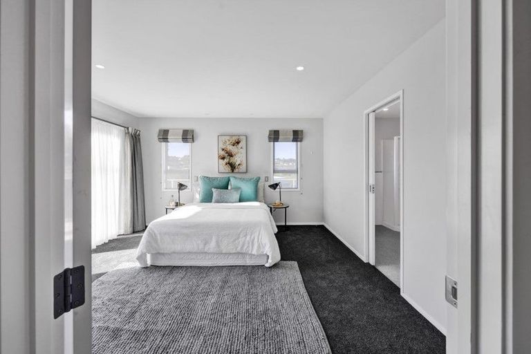 Photo of property in 17a Winstone Place, Highlands Park, New Plymouth, 4312