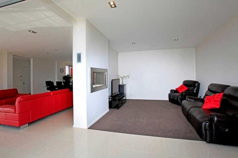 Photo of property in 132 Glenstrae Road, Redcliffs, Christchurch, 8081