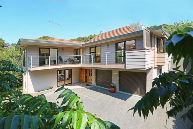 Photo of property in 91 Grassmere Road, Henderson Valley, Auckland, 0612