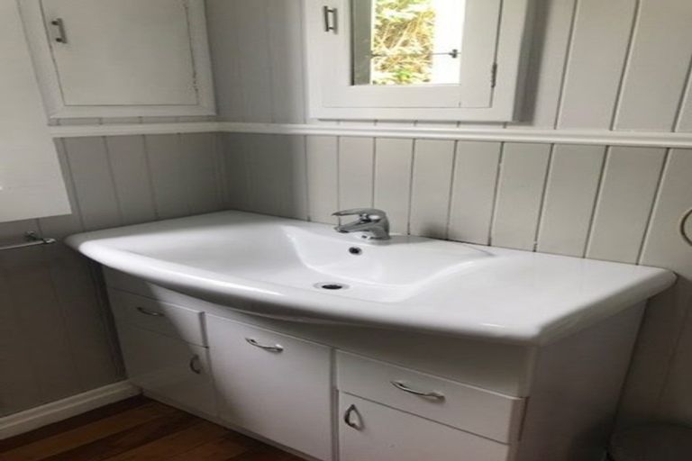 Photo of property in 13 Waterview Road, Favona, Auckland, 2024