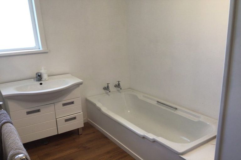 Photo of property in 156 Kent Street, Kingston, Athol, 9793