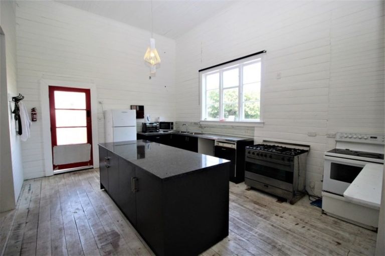 Photo of property in 50 Ross Street, Woodville, 4920