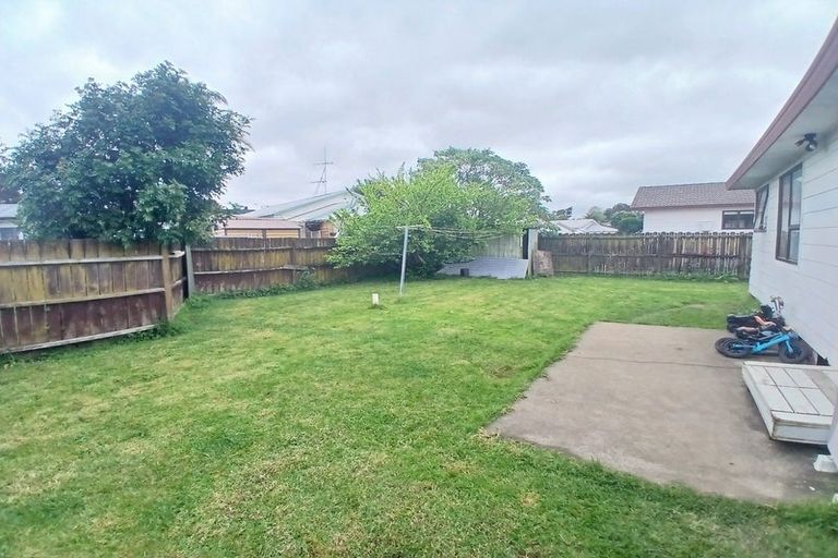 Photo of property in 2/15 Trimdon Street, Randwick Park, Auckland, 2105