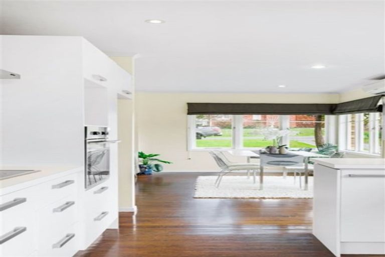 Photo of property in 18 Ayrton Street, Te Atatu South, Auckland, 0610