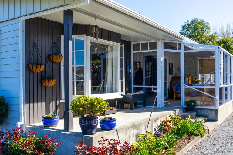 Photo of property in 71 Main North Road, Geraldine, 7930