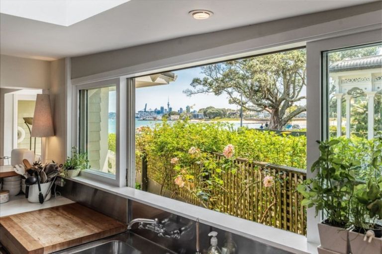 Photo of property in 62 King Edward Parade, Devonport, Auckland, 0624