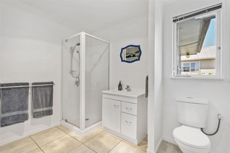 Photo of property in 2/28 Bay Street, Red Beach, 0932