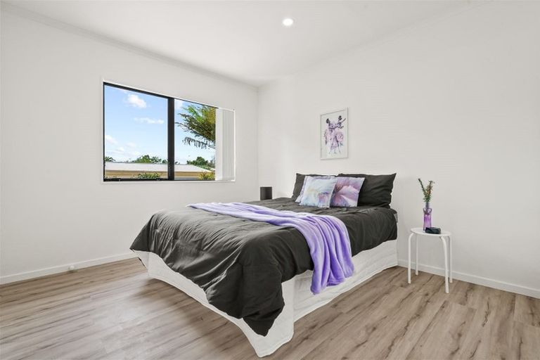 Photo of property in 2/24 Edinburgh Avenue, Rosehill, Papakura, 2113