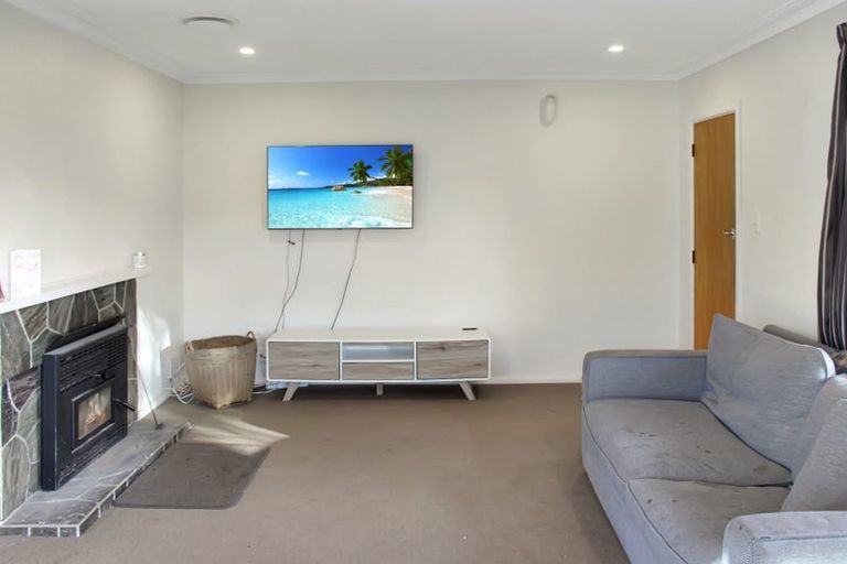 Photo of property in 3 Mirfield Place, Russley, Christchurch, 8042