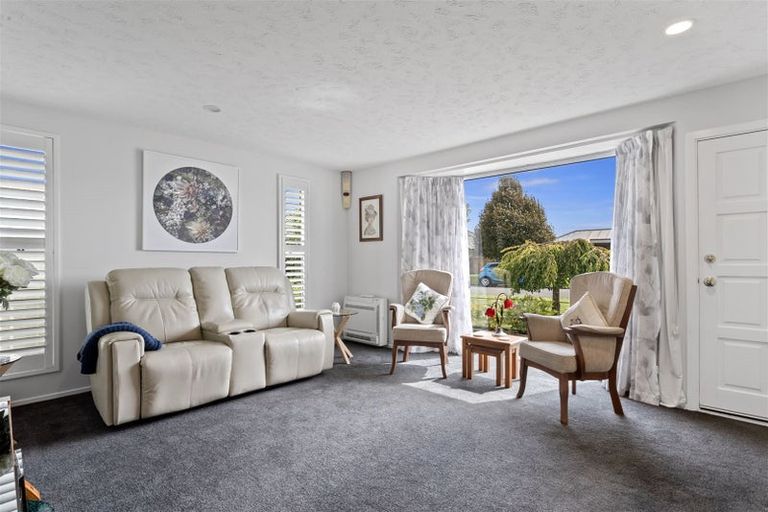 Photo of property in 9 Sheraton Place, Redwood, Christchurch, 8051
